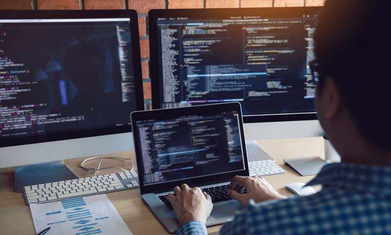 数据科学选型:R与Python如何赋能定兴县网站建设?